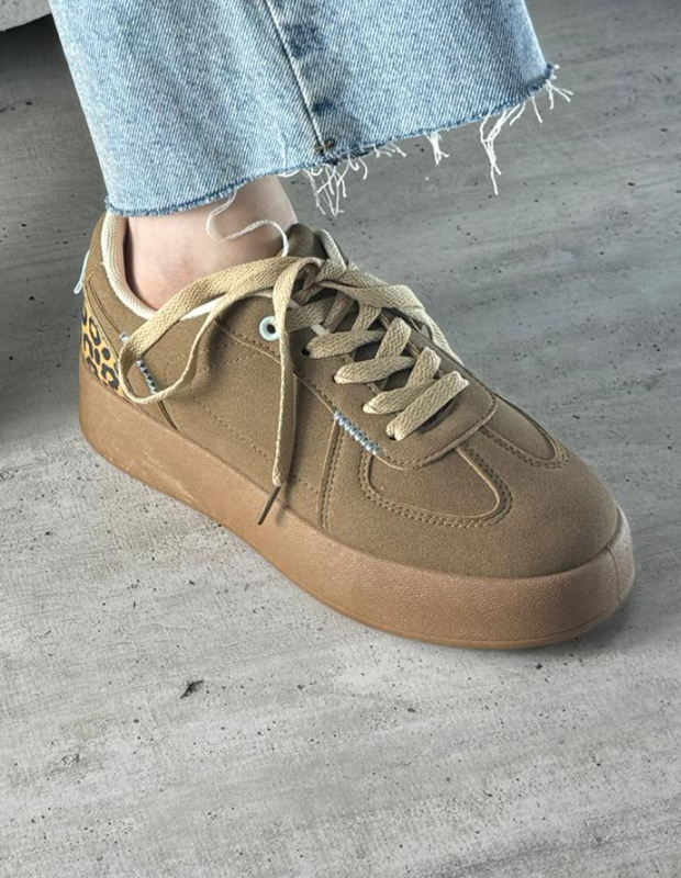 סניקרס קולוריס