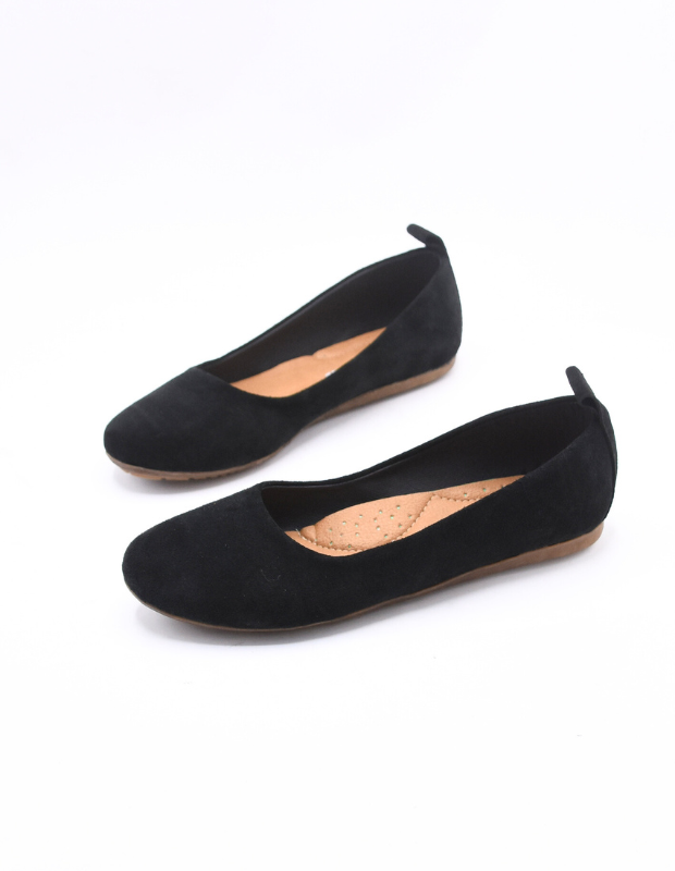 נעל בובה נוגה