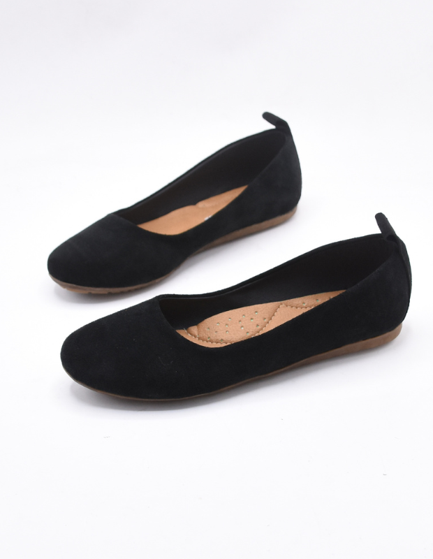 נעל בובה נוגה