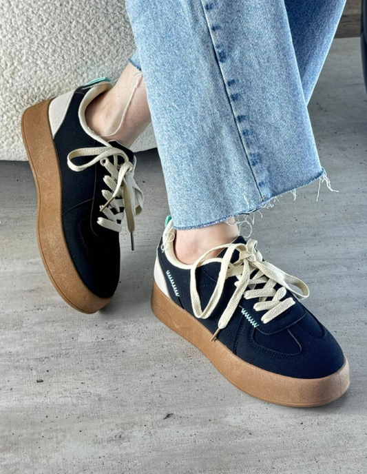 סניקרס קולוריס