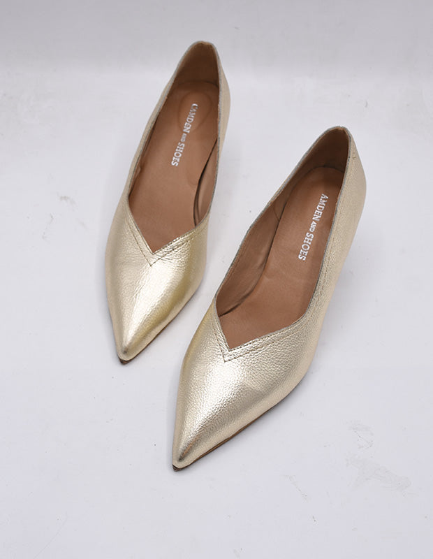 נעל עקב קריסטי