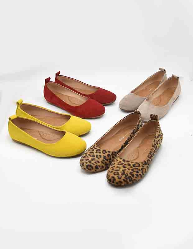 נעל בובה נוגה