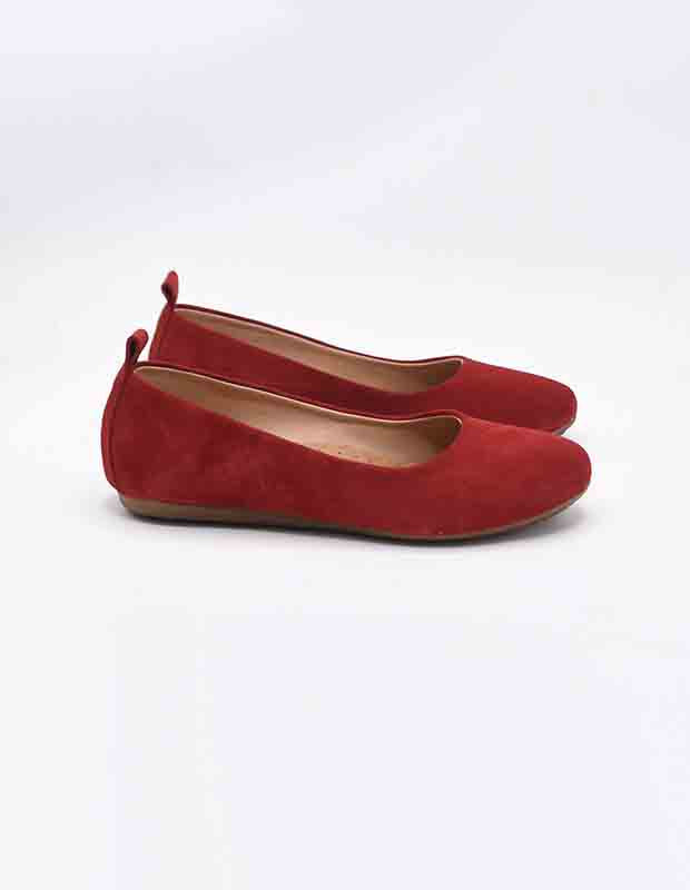 נעל בובה נוגה