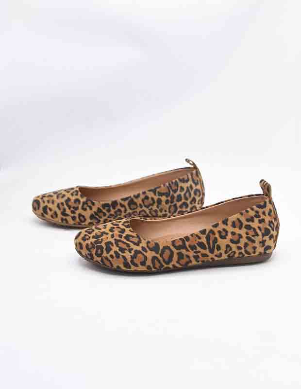 נעל בובה נוגה