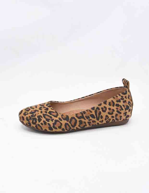 נעל בובה נוגה