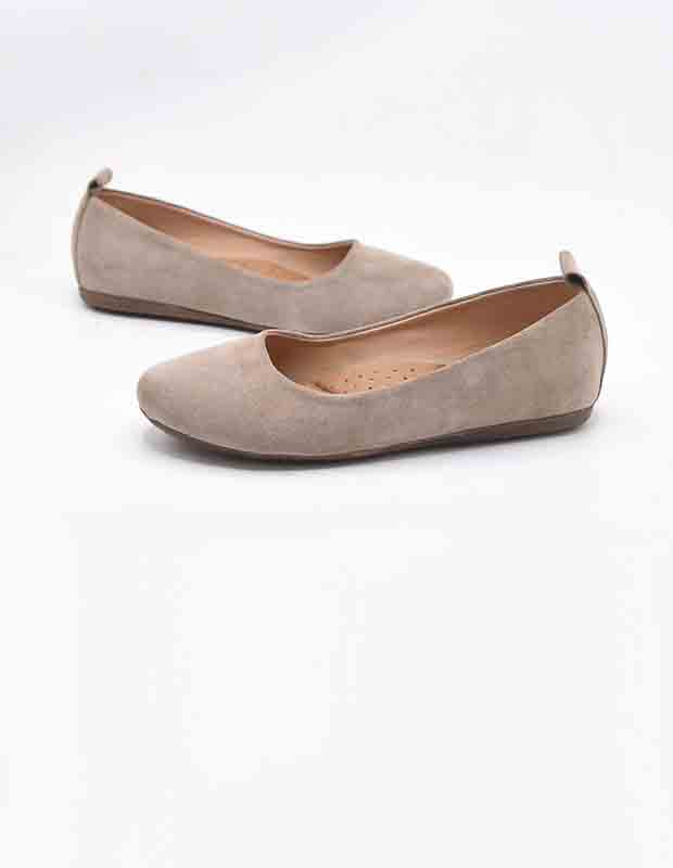 נעל בובה נוגה