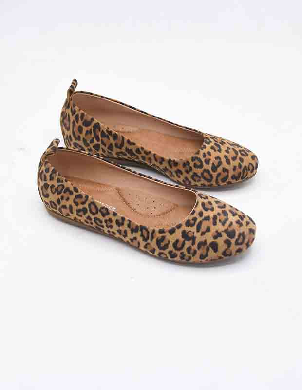 נעל בובה נוגה